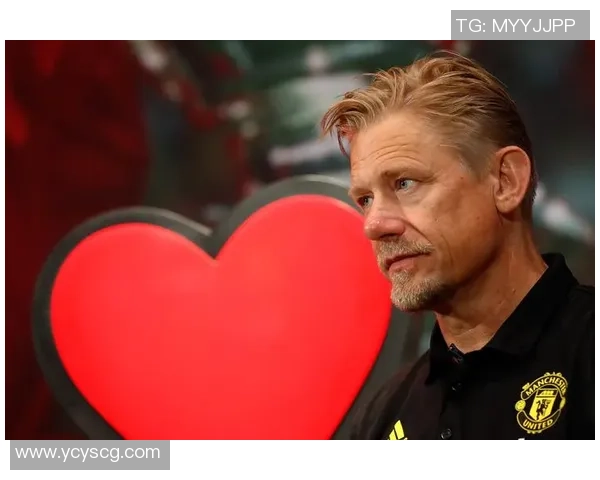 足球球星马尾造型如何成为绿茵场上独特风景与个性象征